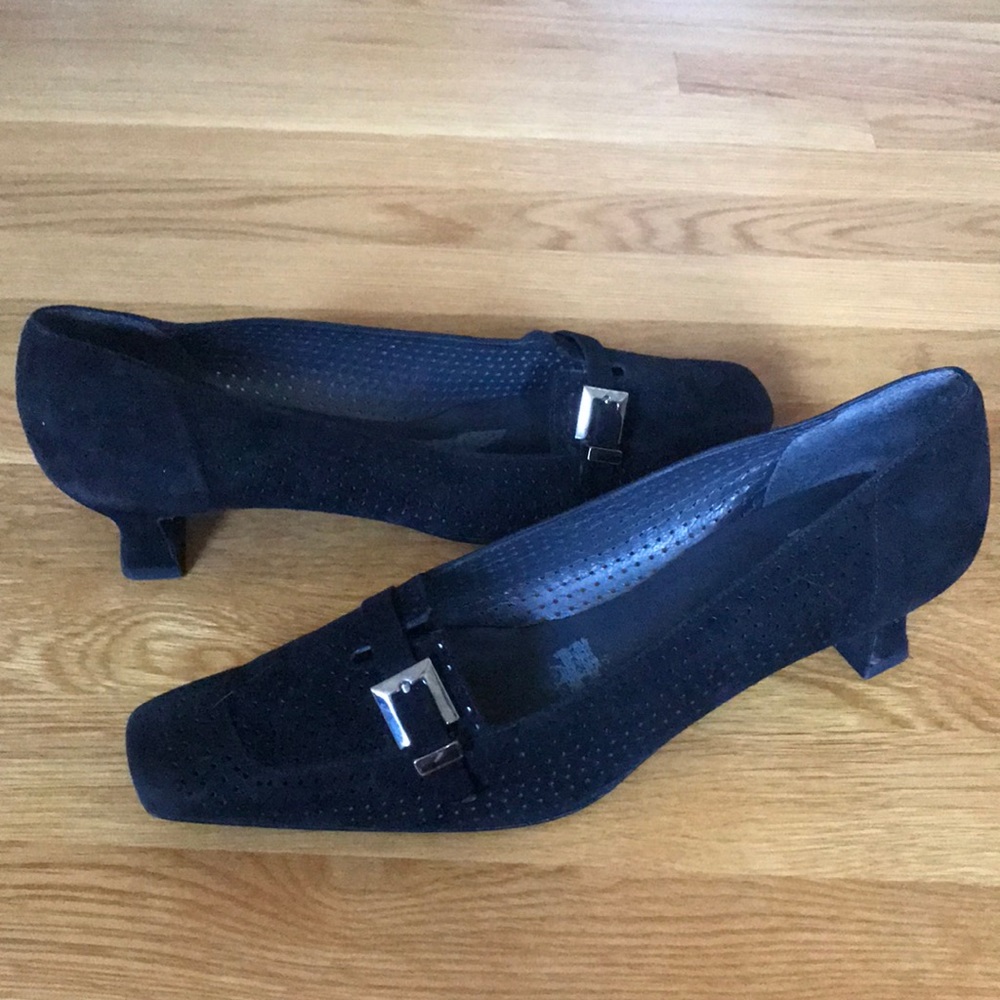 Stuart Weitzman classic low pumps black suede 9 B